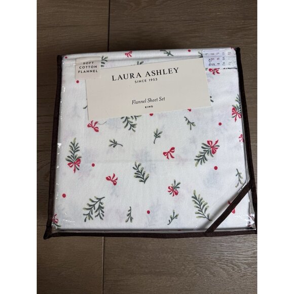 NEW Laura Ashley King Flannel Sheet Set Merry Mistletoe Christmas Pinecone Bow - Picture 3 of 7